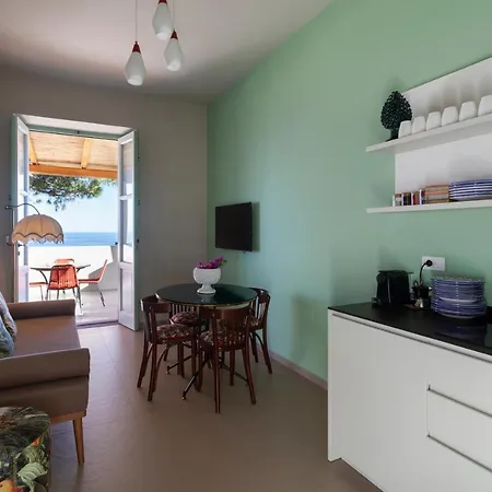 Frangimare La Segreta アパートホテル 4*